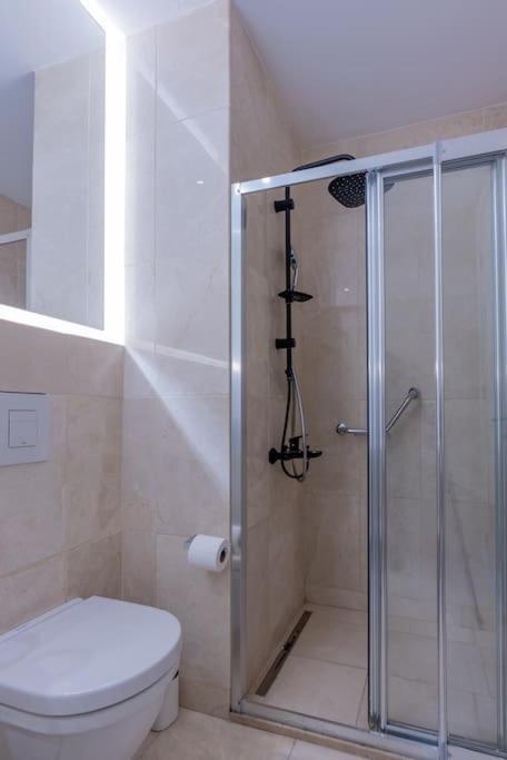 Golden Stones House Sea And Lake View اسطنبول المظهر الخارجي الصورة