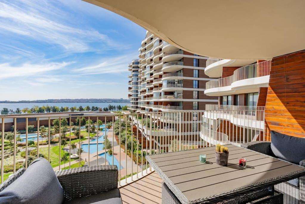 Golden Stones House Sea And Lake View اسطنبول المظهر الخارجي الصورة